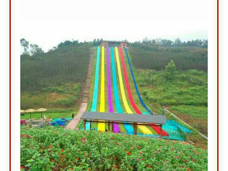 滑道滑草施工闡述人工草坪滑草場的維護(hù)事項(xiàng)